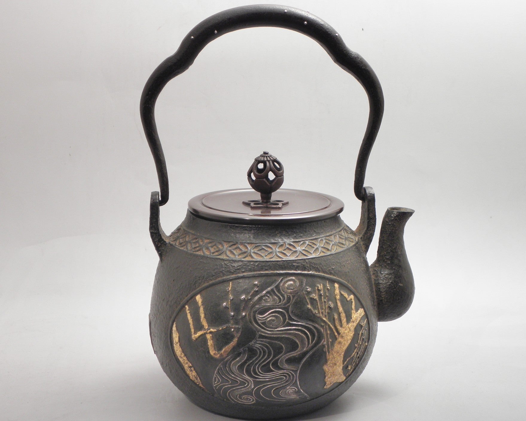 20Z Red and White plums – 豪華絢爛高岡鉄瓶Takaoka Tetsubin