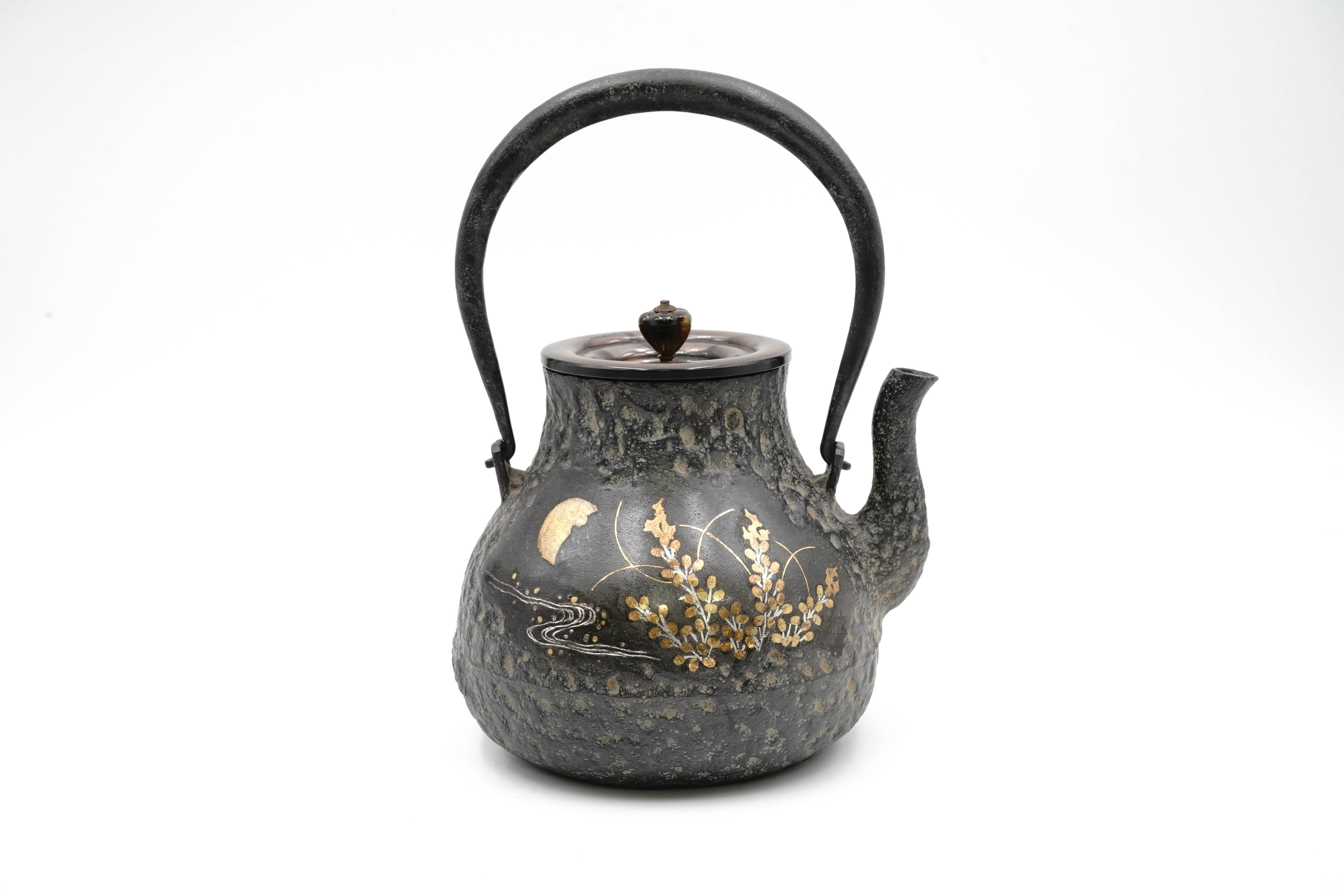 龙文堂仿制鹤九尾秋草金银嵌铁壶（极品） – 豪華絢爛高岡鉄瓶Takaoka