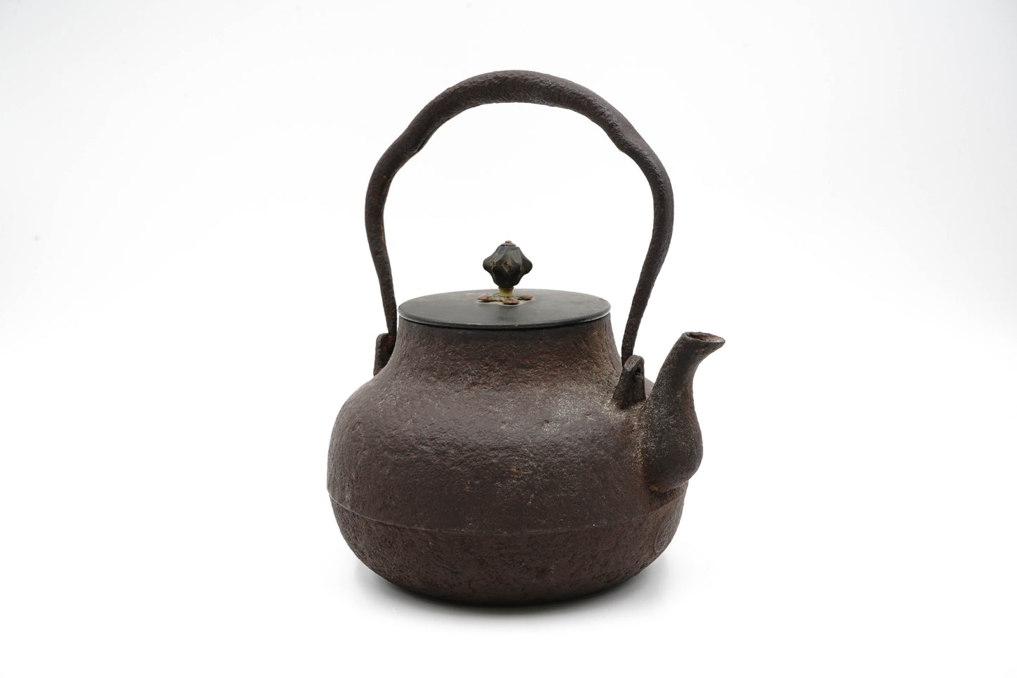 "Takichi Kanamori Crane-shaped iron kettle"