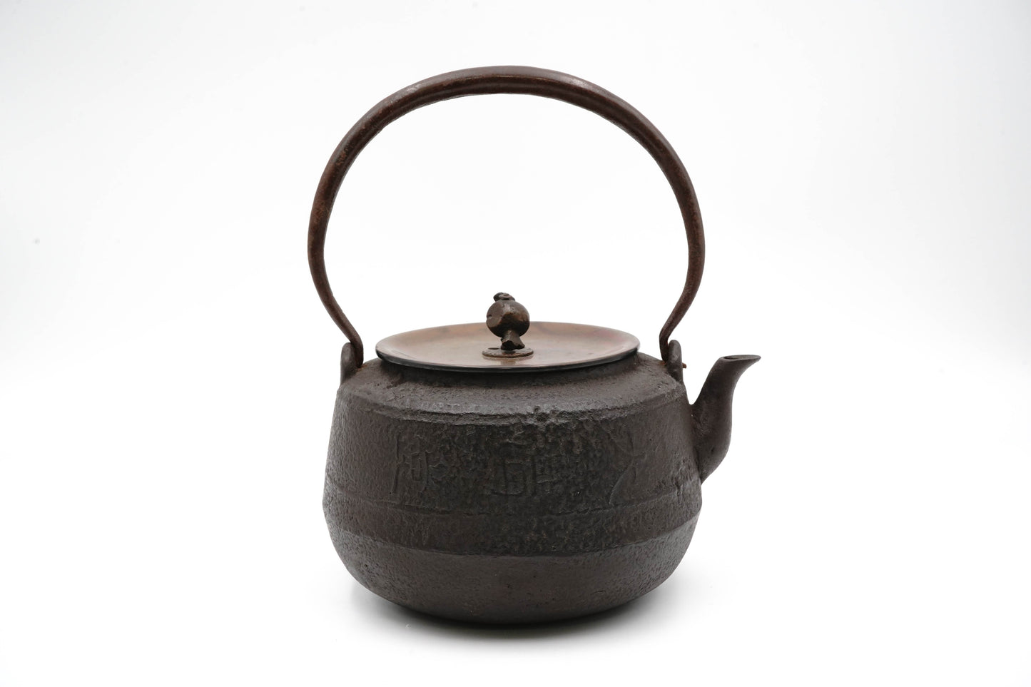 "Sahei Kanamori Large auditorium-shaped iron kettle"