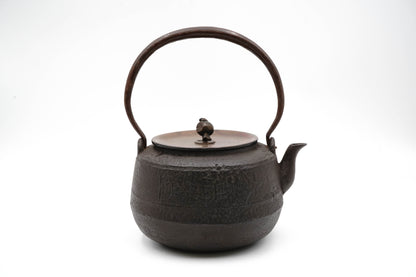 "Sahei Kanamori Large auditorium-shaped iron kettle"