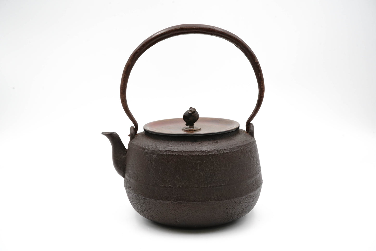 "Sahei Kanamori Large auditorium-shaped iron kettle"