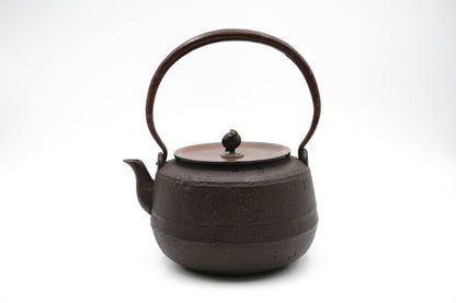 "Sahei Kanamori Large auditorium-shaped iron kettle"