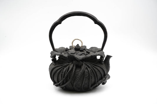 "Ookuni copy Treasure bag-shaped iron kettle"