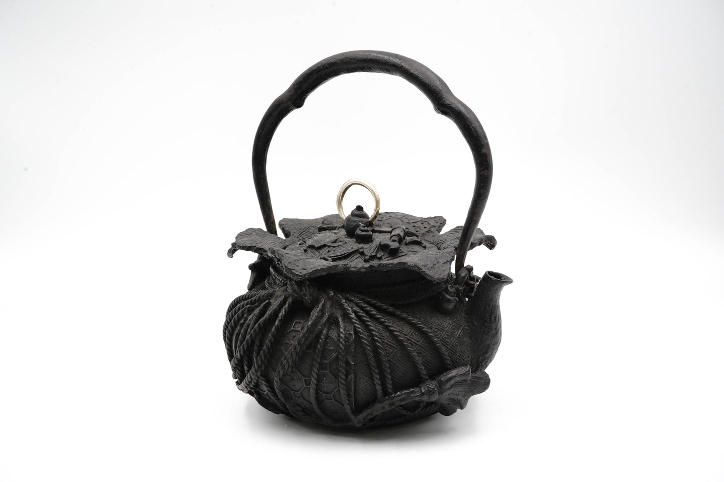 "Ookuni copy Treasure bag-shaped iron kettle"