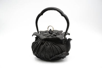"Ookuni copy Treasure bag-shaped iron kettle"