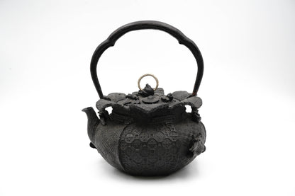 "Ookuni copy Treasure bag-shaped iron kettle"