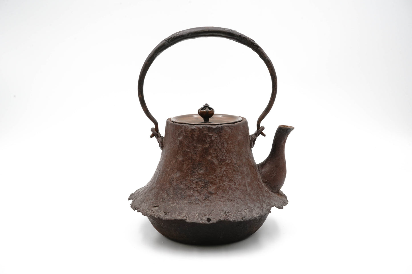 "First generation Shunsai Hata Fuji-shaped Odari iron kettle"