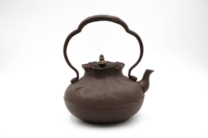 "First generation Shunsai Hata Treasure bag-shaped iron kettle"