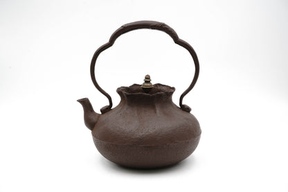 "First generation Shunsai Hata Treasure bag-shaped iron kettle"