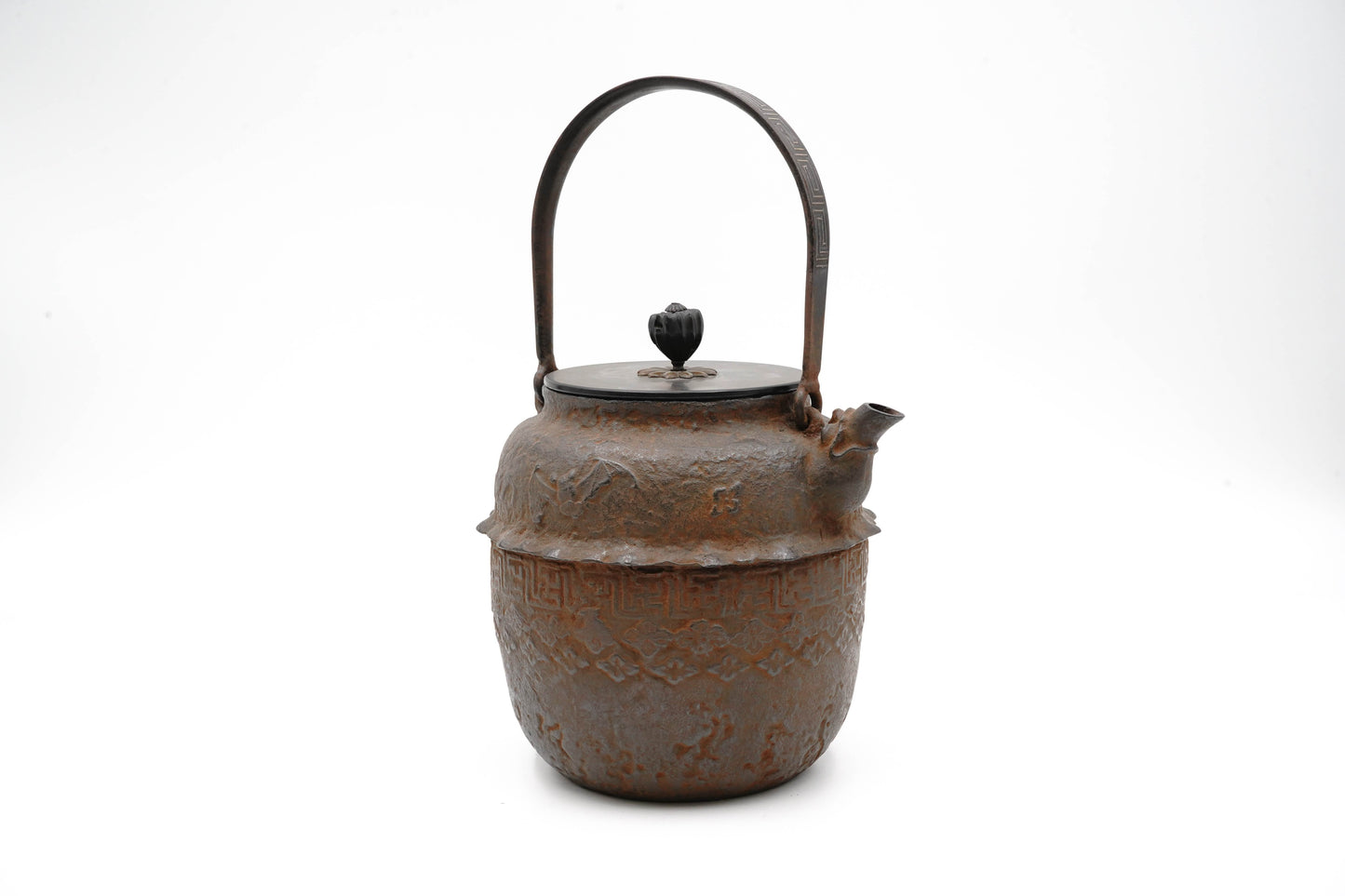 "Hannya Kankei"" Iron kettle with jujube-shaped feathers"