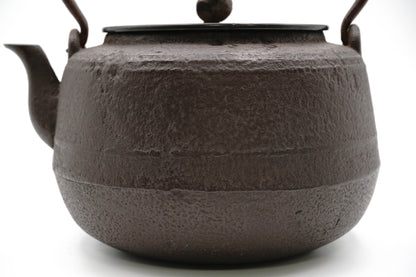"Sahei Kanamori Large auditorium-shaped iron kettle"