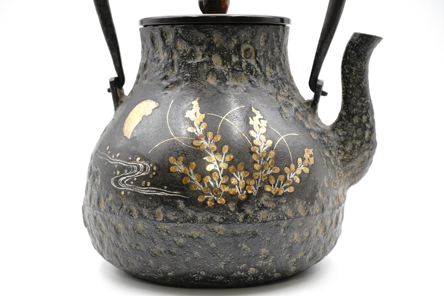 Ryubundo copy Tsurukubi autumn grass gold and silver inlaid iron kettle（Top quality)