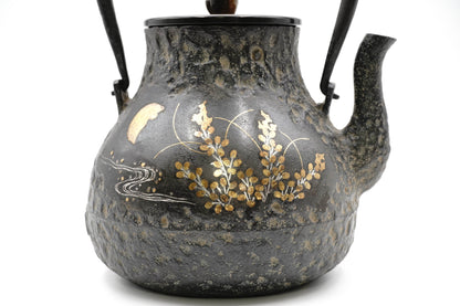 Ryubundo copy Tsurukubi autumn grass gold and silver inlaid iron kettle（Top quality)