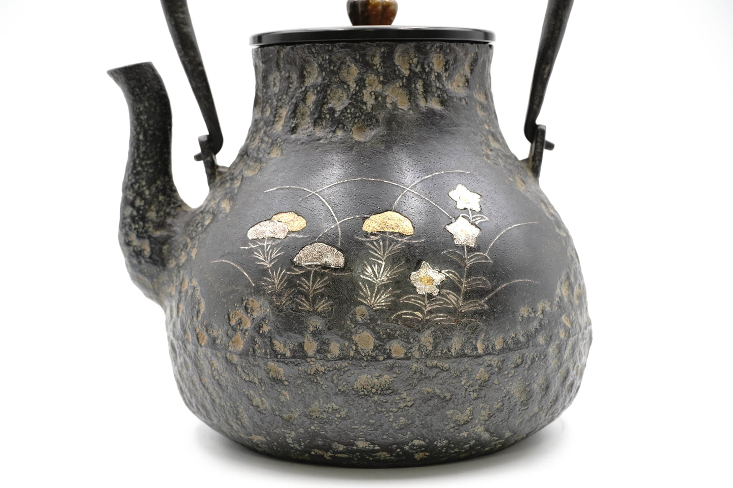 Ryubundo copy Tsurukubi autumn grass gold and silver inlaid iron kettle（Top quality)
