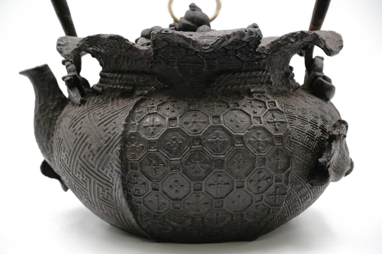 "Ookuni copy Treasure bag-shaped iron kettle"