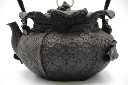 "Ookuni copy Treasure bag-shaped iron kettle"