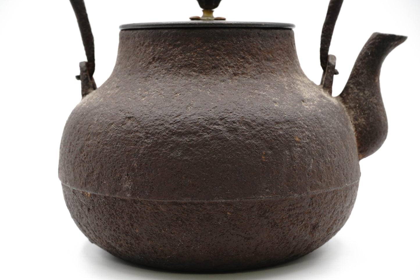 "Takichi Kanamori Crane-shaped iron kettle"