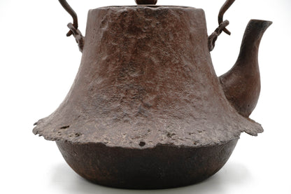 "First generation Shunsai Hata Fuji-shaped Odari iron kettle"