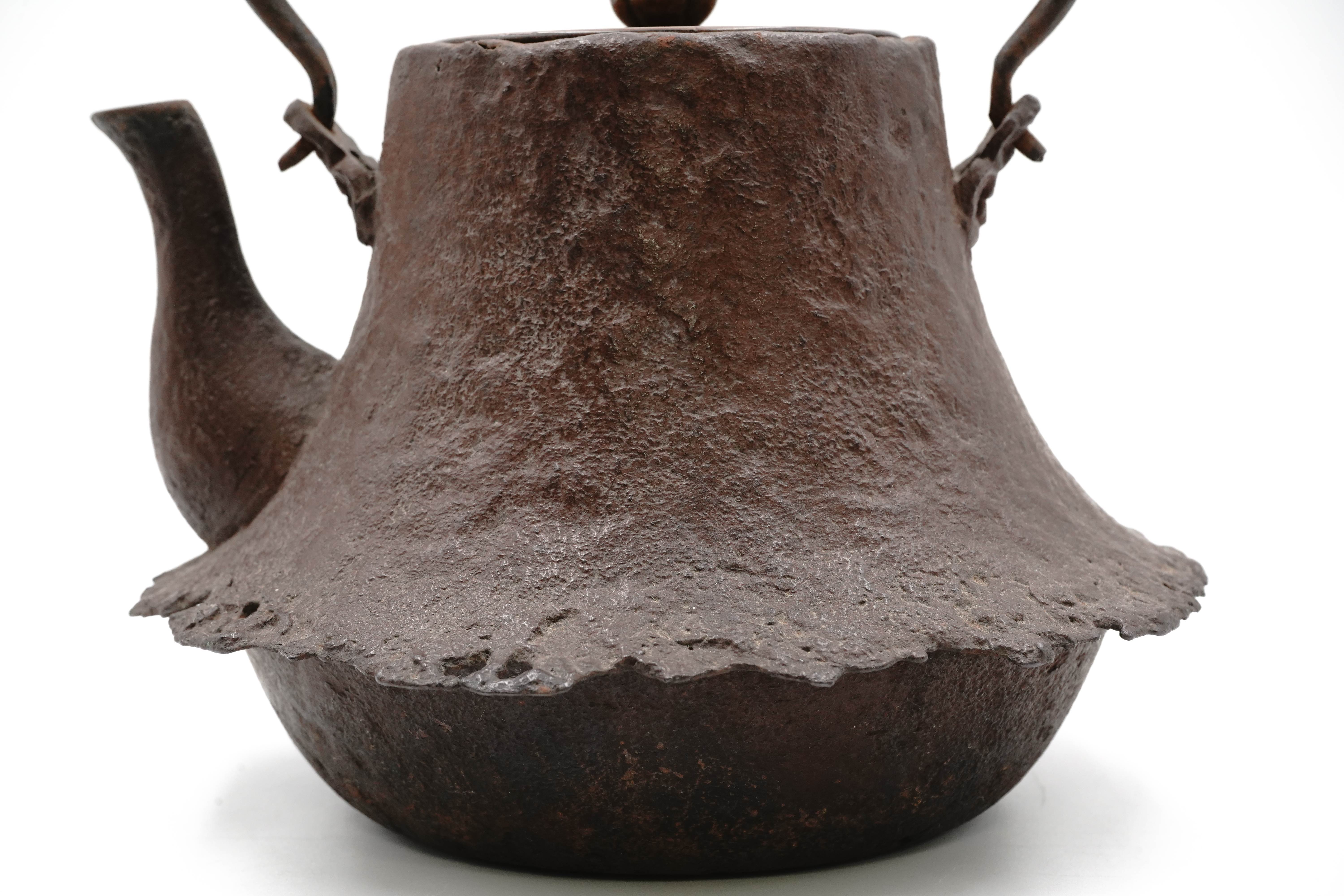 First generation Shunsai Hata Fuji-shaped Odari iron kettle