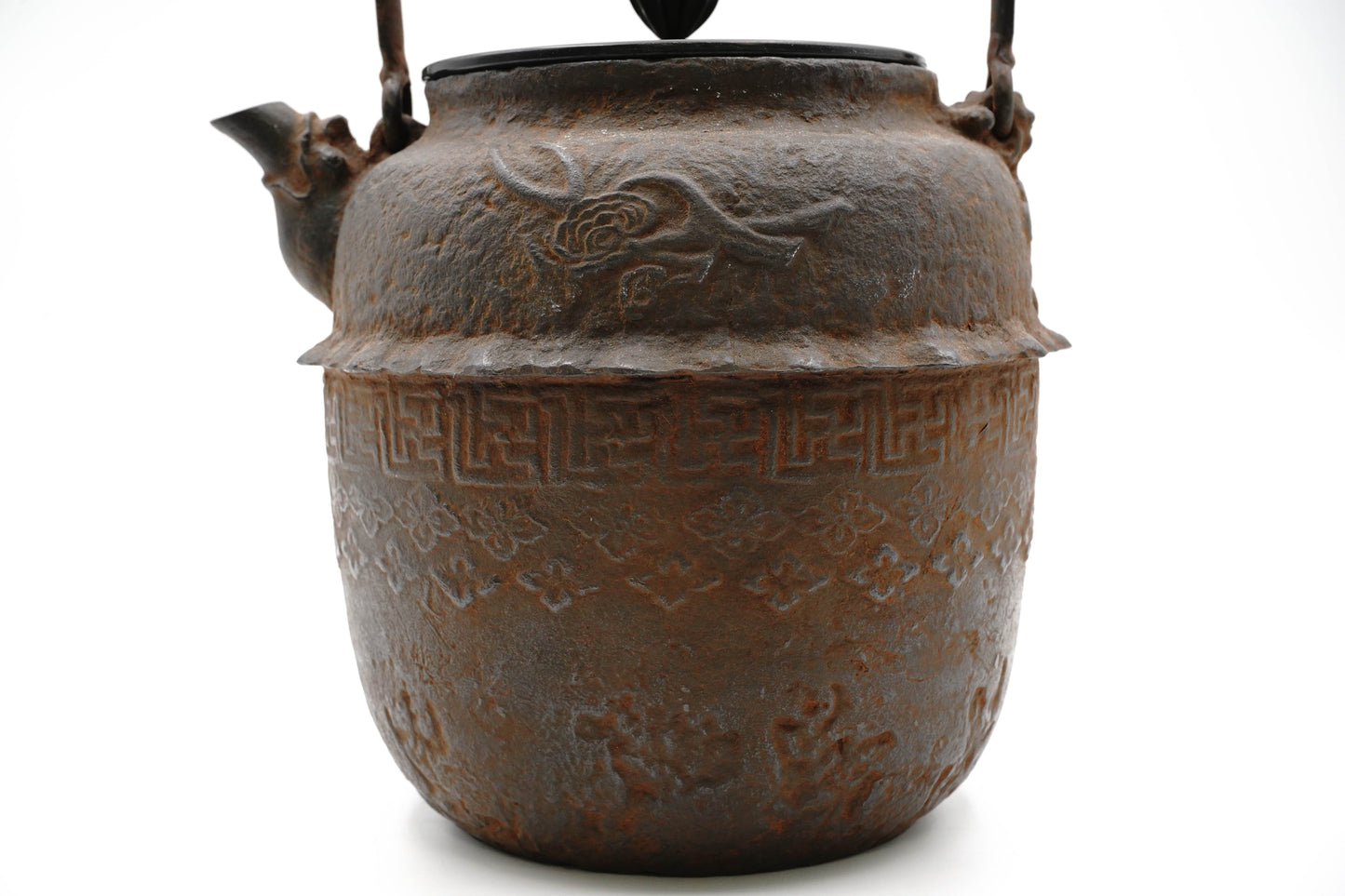 "Hannya Kankei"" Iron kettle with jujube-shaped feathers"