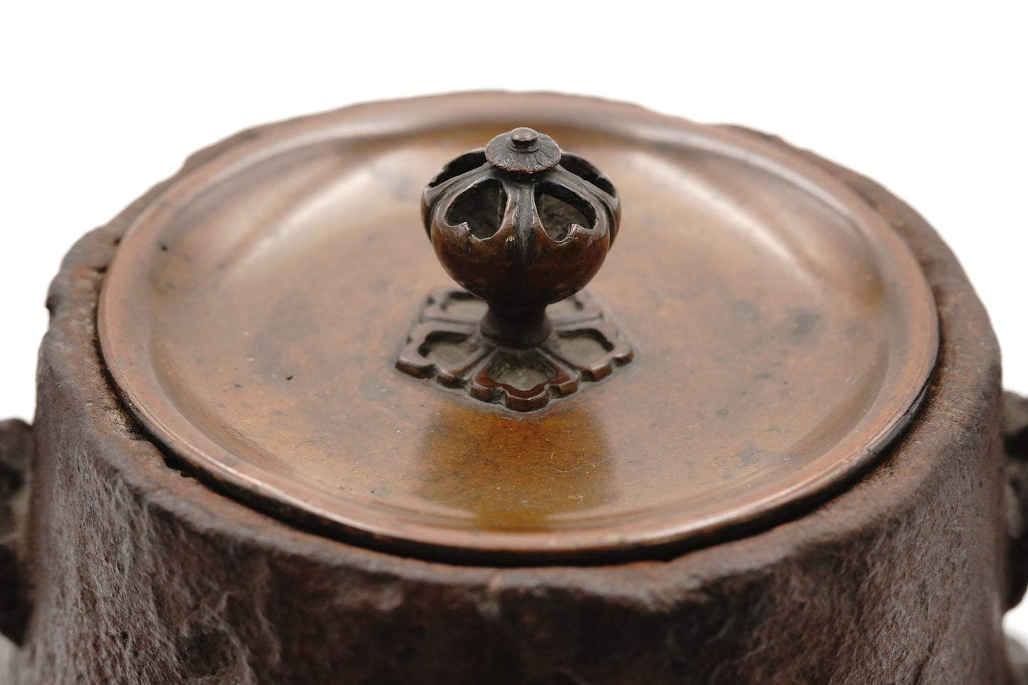 "First generation Shunsai Hata Fuji-shaped Odari iron kettle"