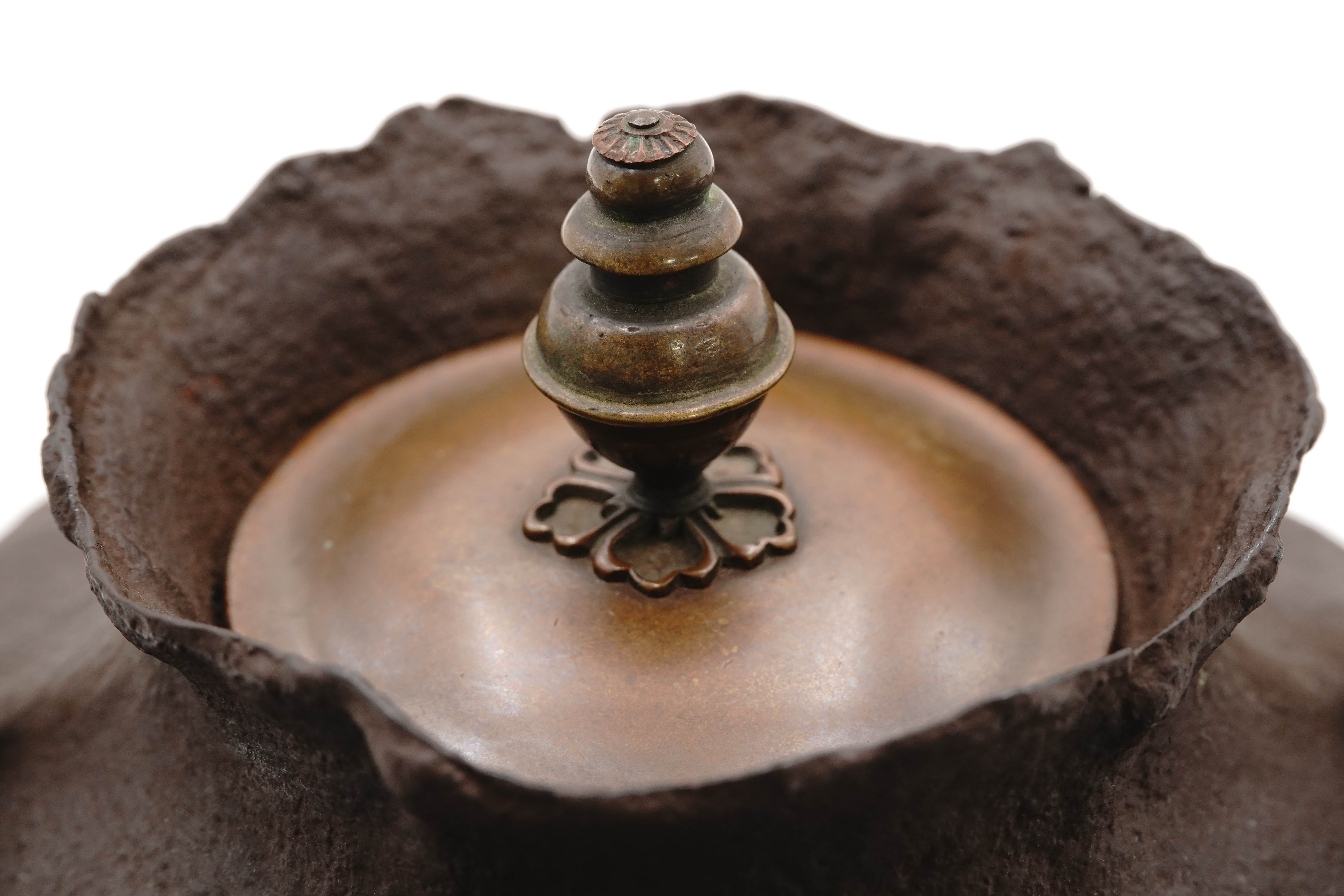 First generation Shunsai Hata Treasure bag-shaped iron kettle