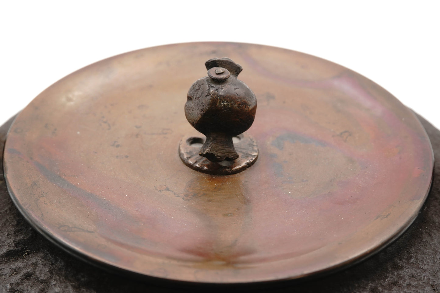 "Sahei Kanamori Large auditorium-shaped iron kettle"