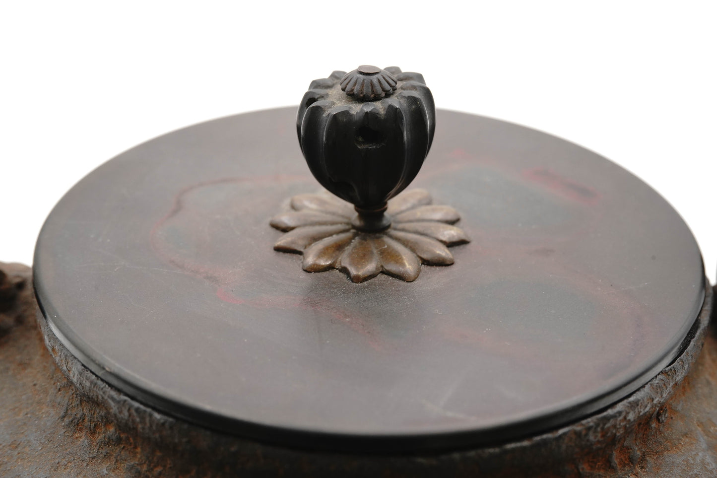 "Hannya Kankei"" Iron kettle with jujube-shaped feathers"