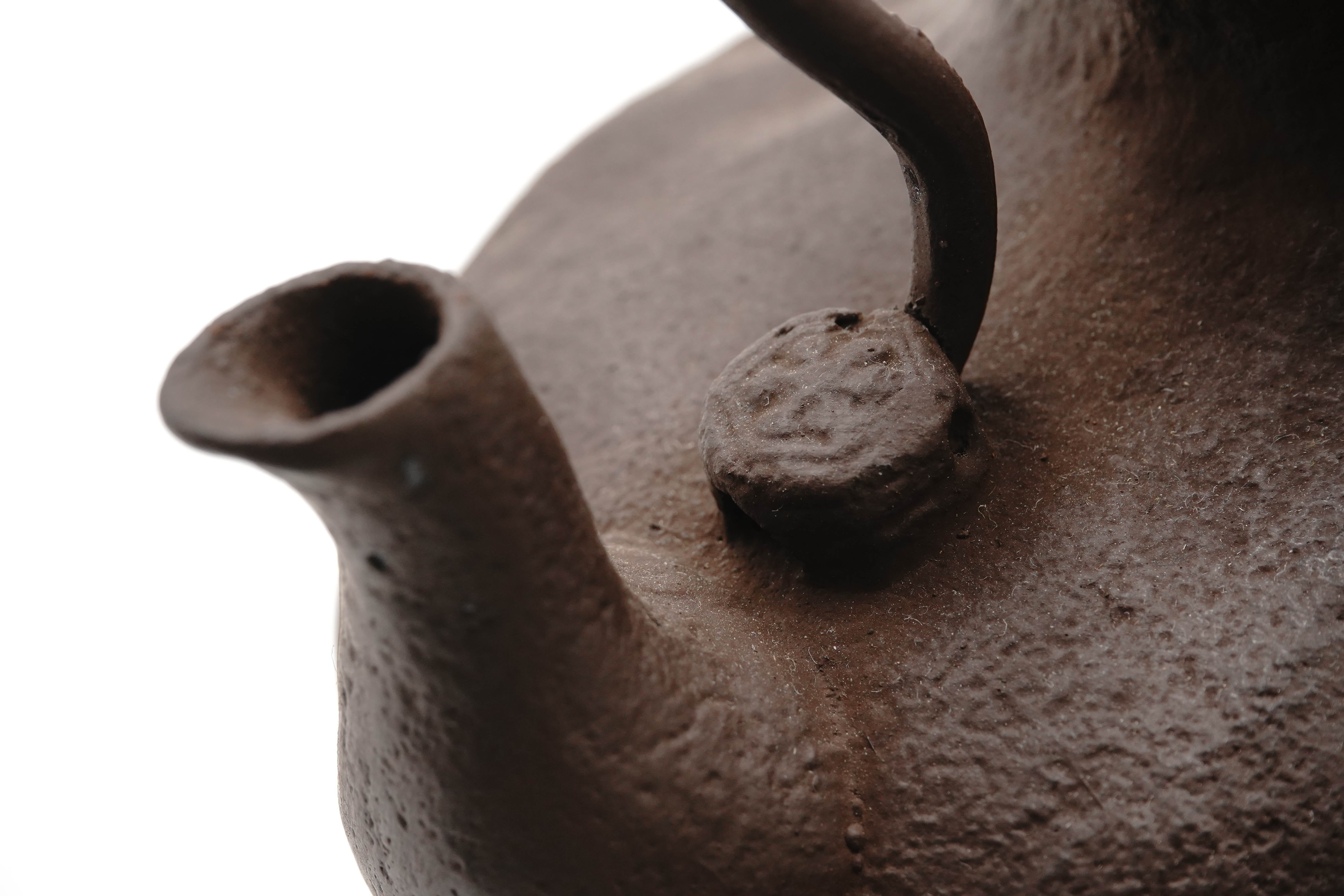 First generation Shunsai Hata Treasure bag-shaped iron kettle