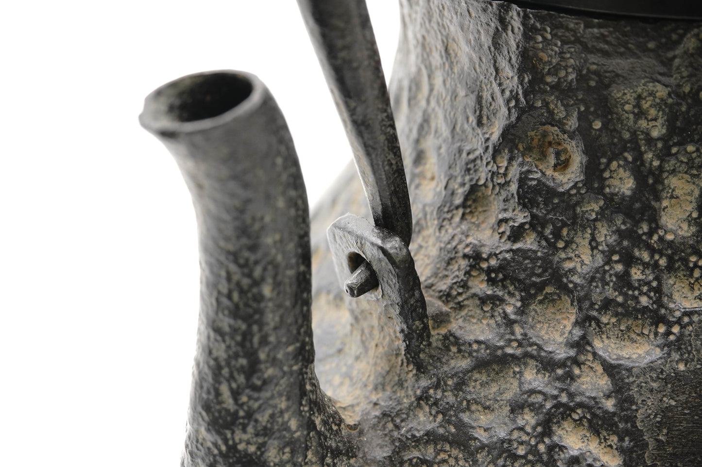 Ryubundo copy Tsurukubi autumn grass gold and silver inlaid iron kettle（Top quality)