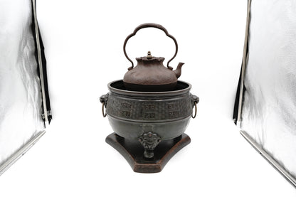 "Cast copper Auspicious character lion leg bottle hanger"