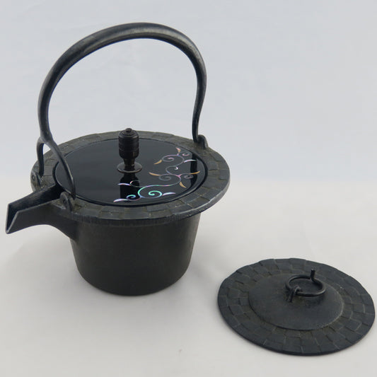 燗鍋　市松　黒漆　唐草