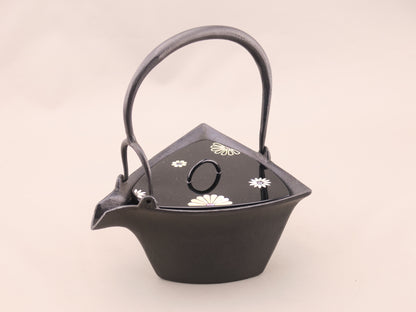 燗鍋　三角　黒漆 菊