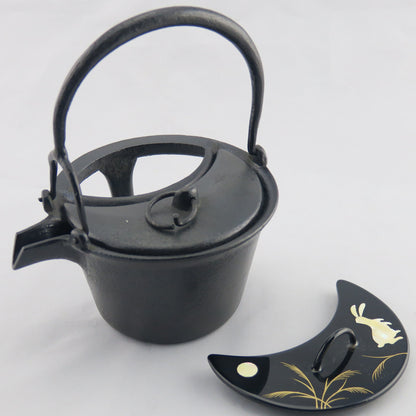 燗鍋　三日月　黒漆　ススキに兎