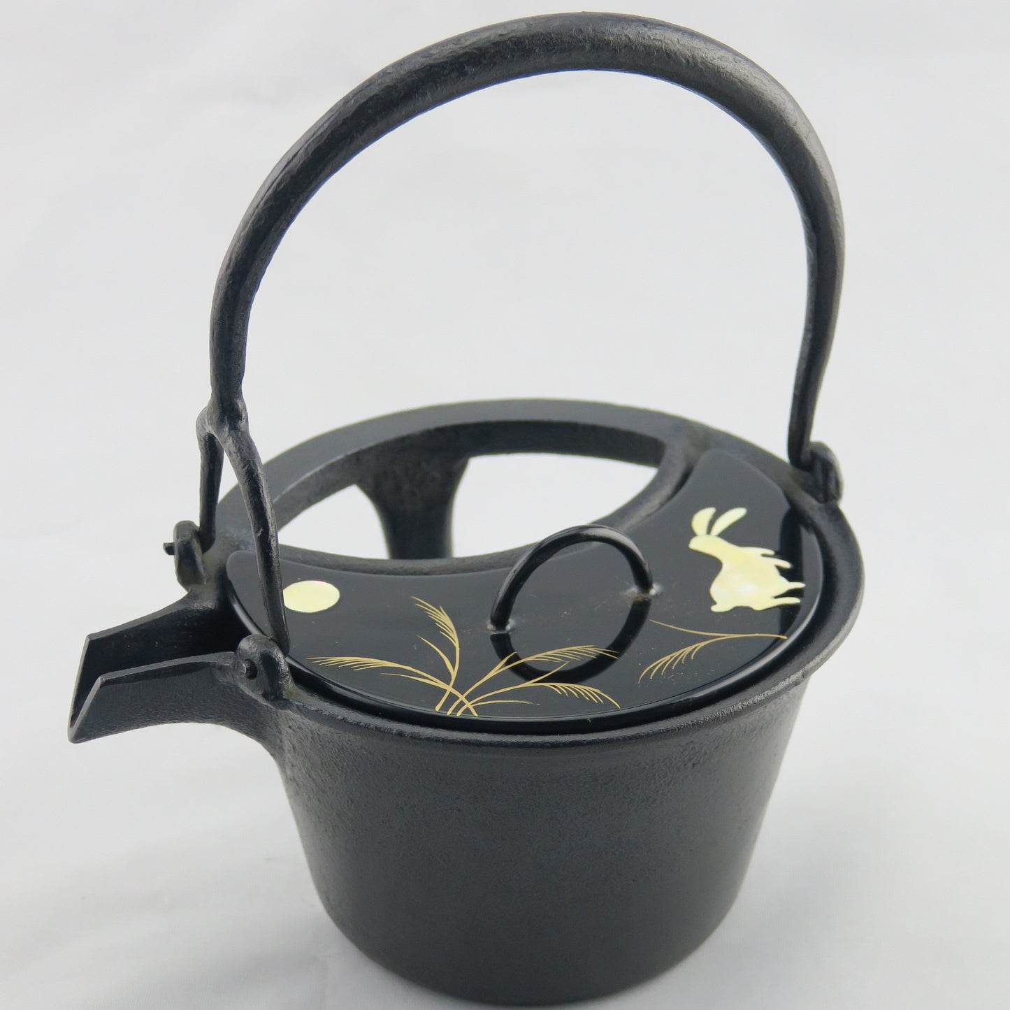 燗鍋　三日月　黒漆　ススキに兎