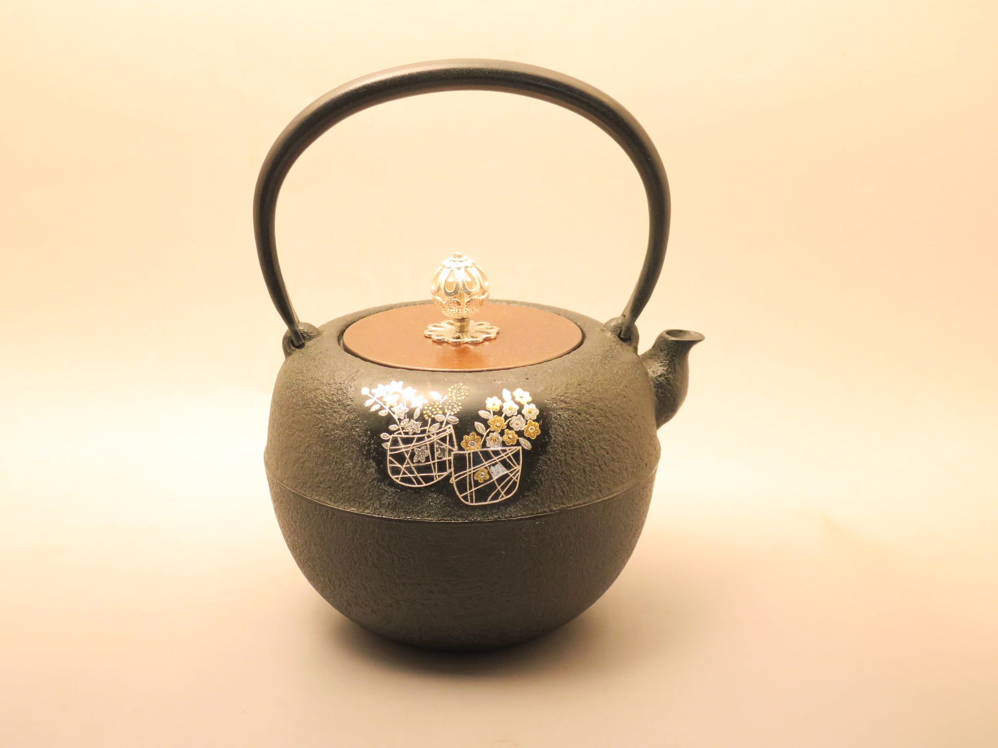 豪華絢爛高岡鉄瓶 Takaoka Tetsubin