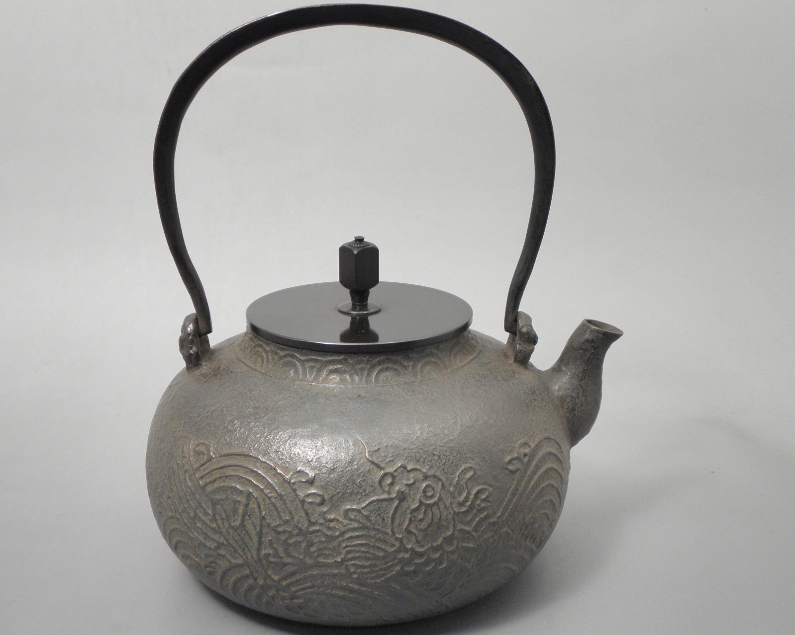 Wax-cast iron kettle – 豪華絢爛高岡鉄瓶 Takaoka Tetsubin