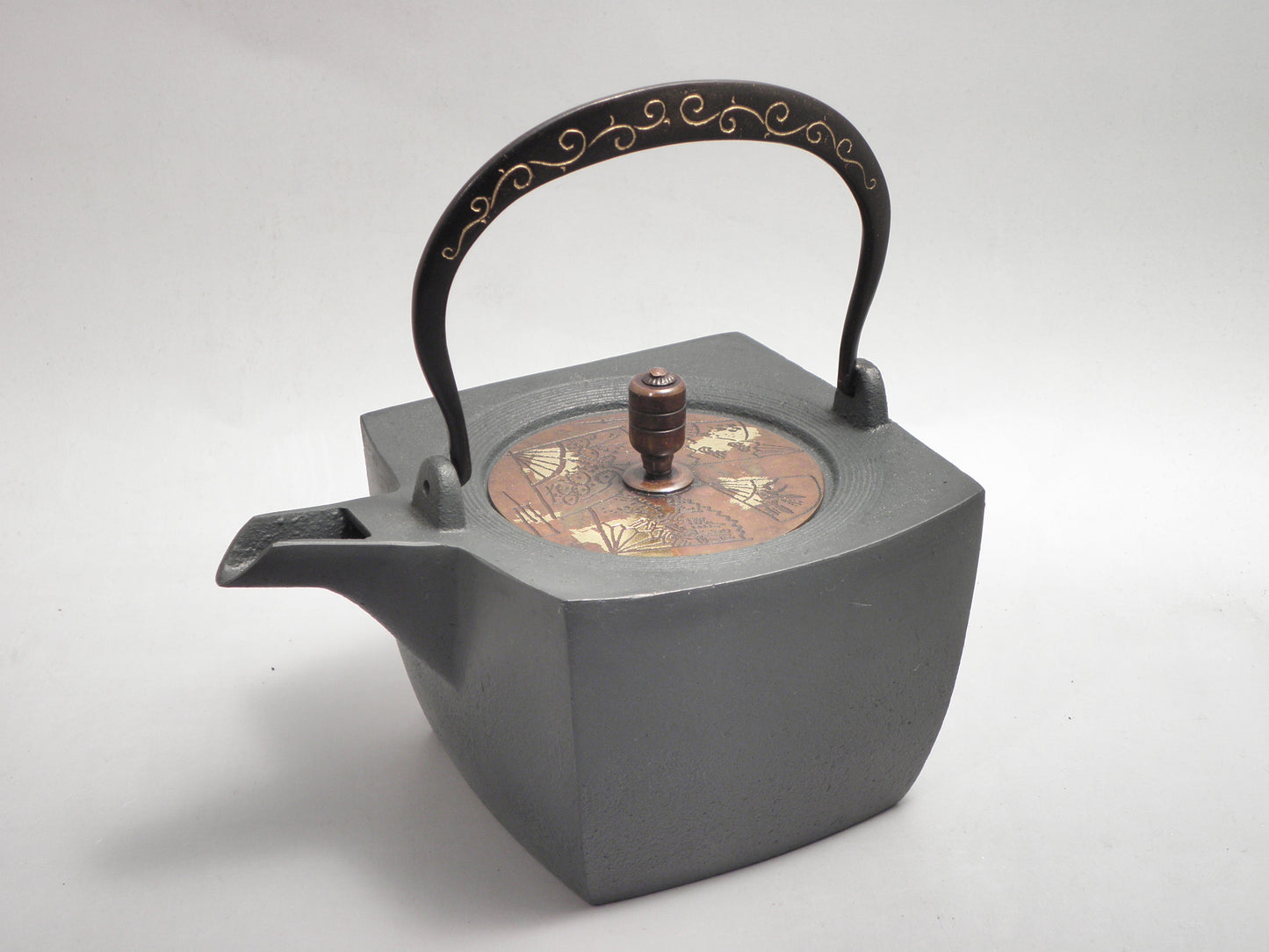 小鉄瓶 四方 D-1扇面 弦 黒唐草(赤唐草）