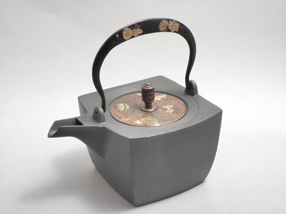 小鉄瓶 四方 D-1扇面 弦 黒菊桐 (赤菊桐）