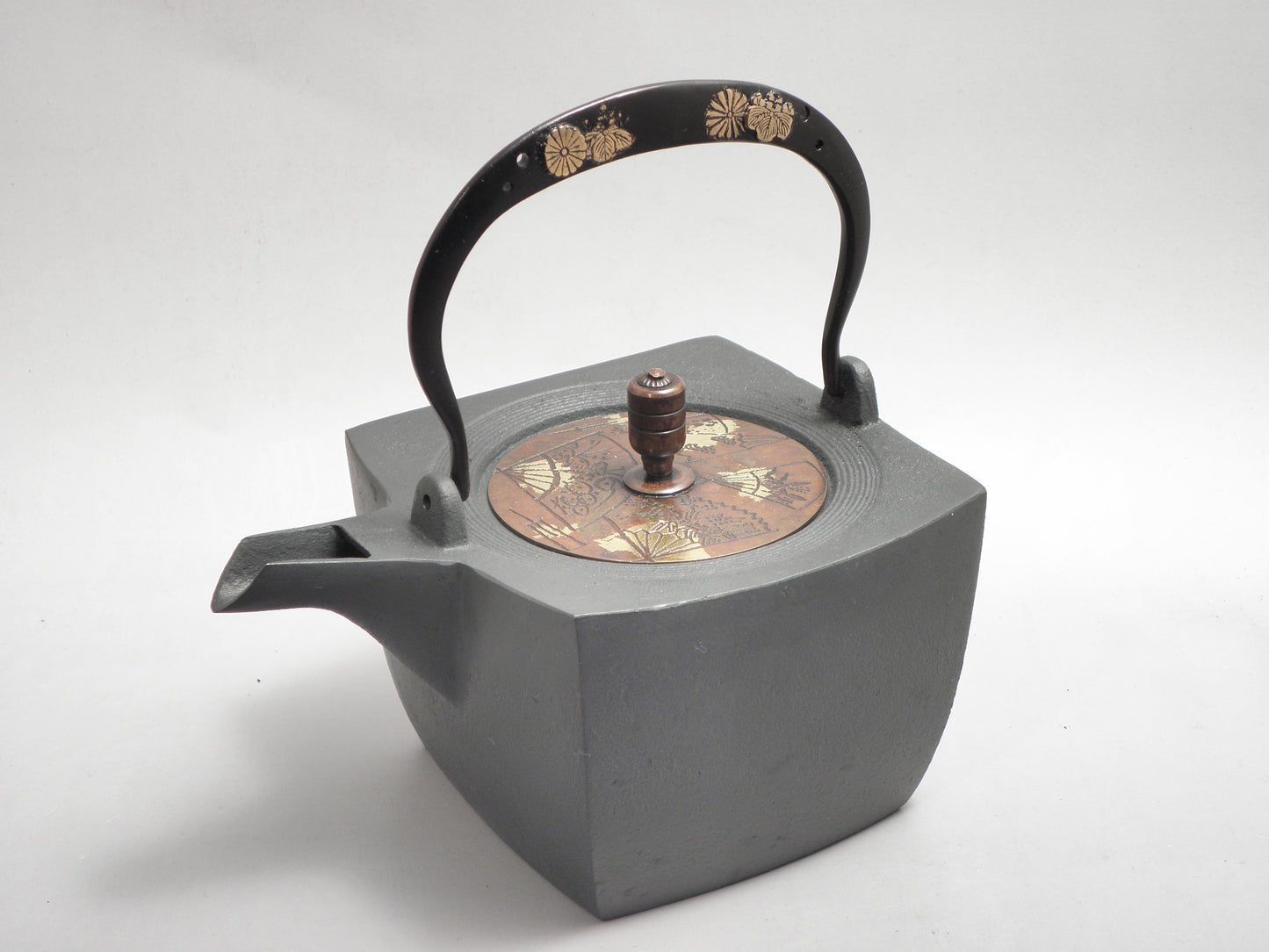 小鉄瓶 四方 D-1扇面 弦 黒菊桐 (赤菊桐）