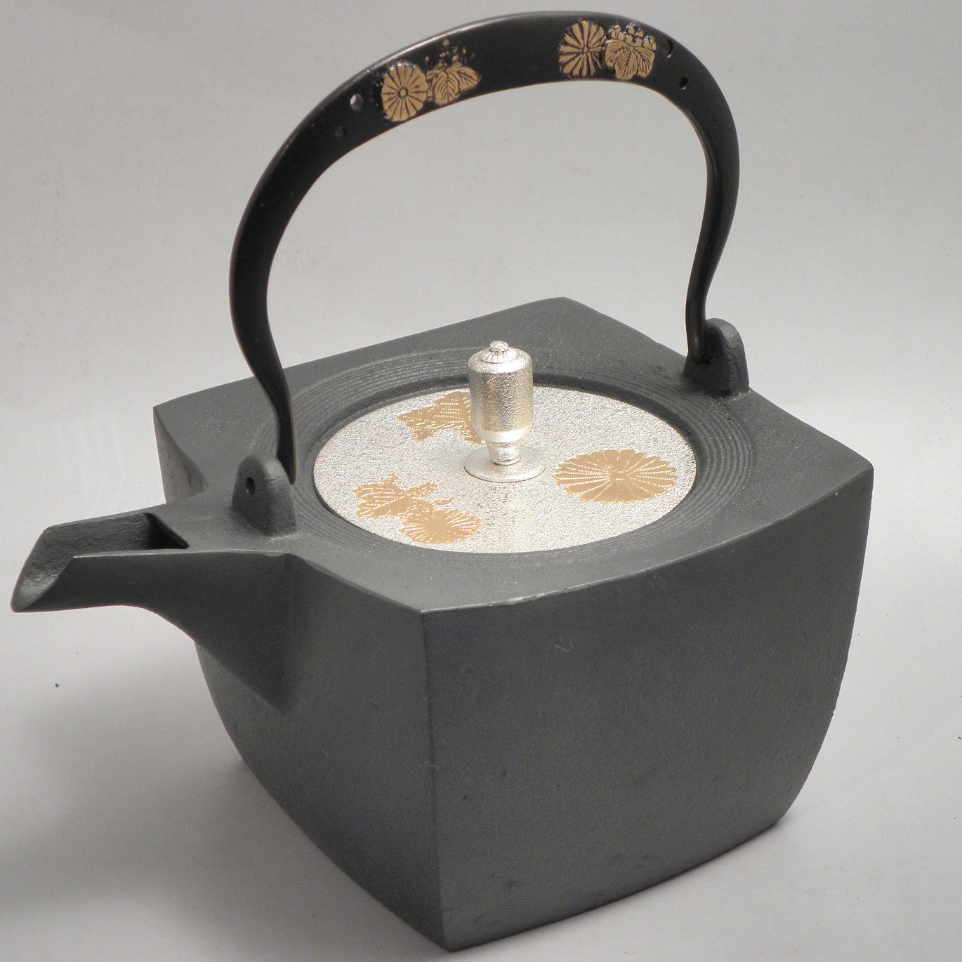 小鉄瓶　四方 D-3菊桐 弦 黒菊桐