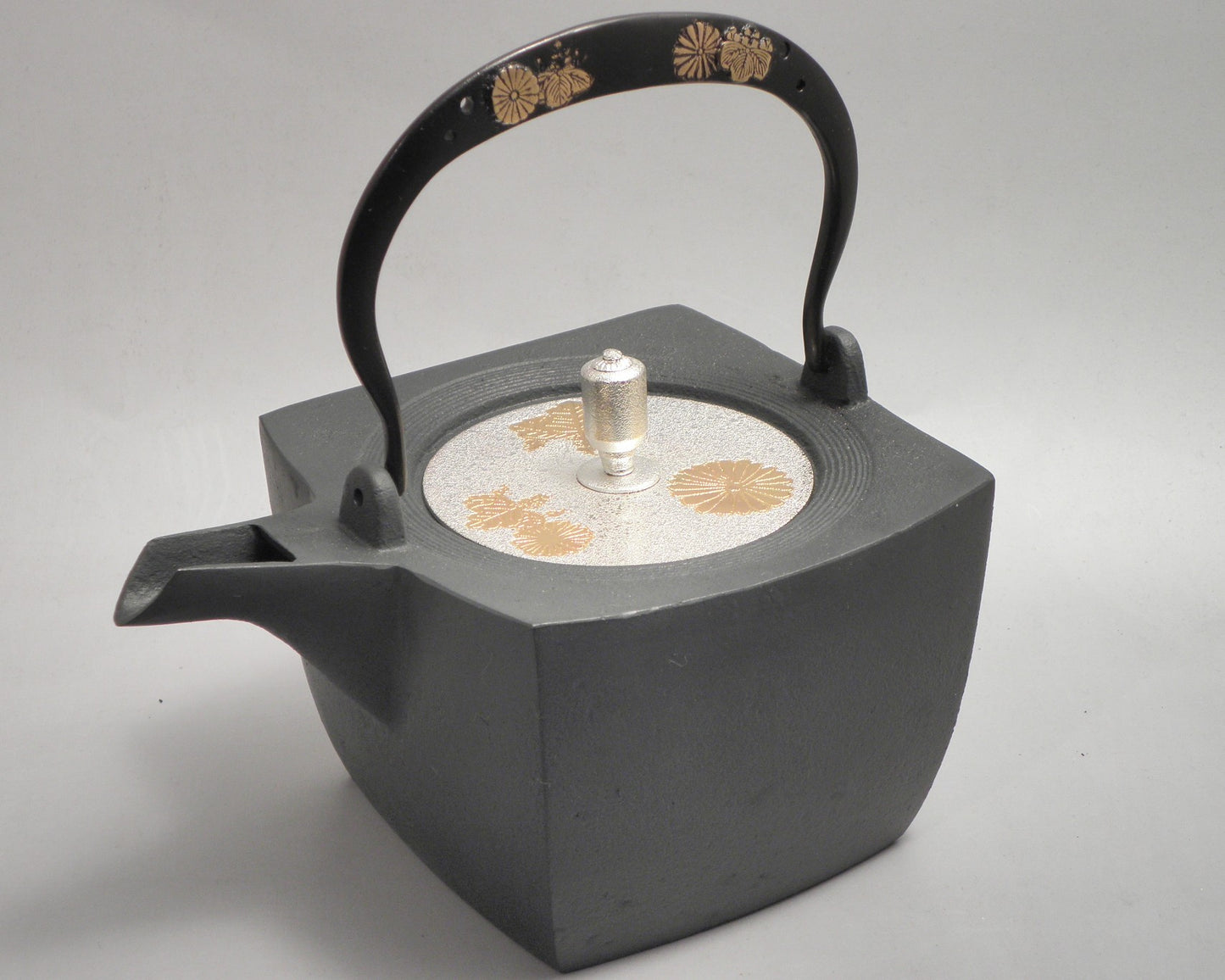 小鉄瓶　四方 D-3菊桐 弦 黒菊桐