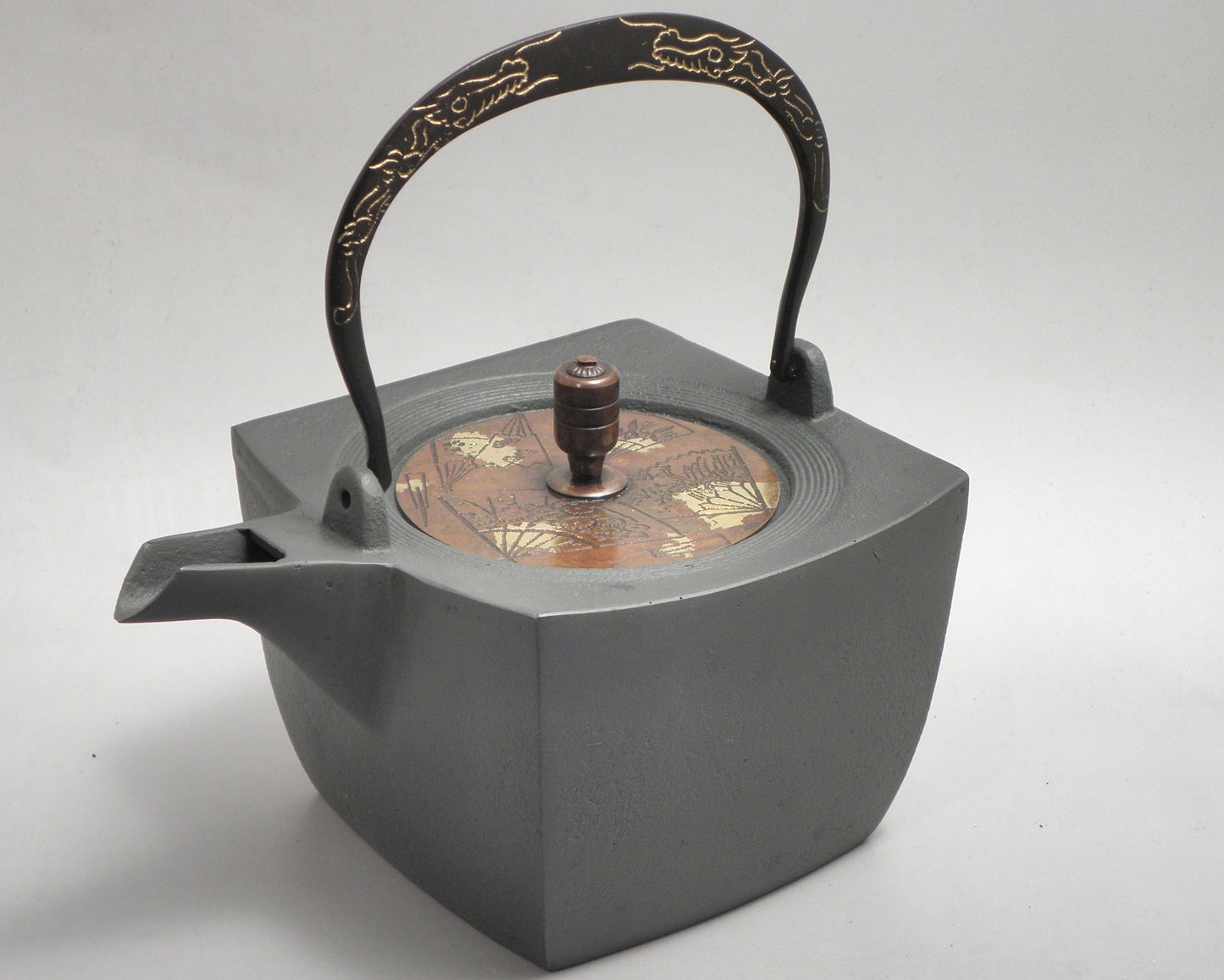 小鉄瓶　四方 D-1扇面 弦 黒龍（赤龍）