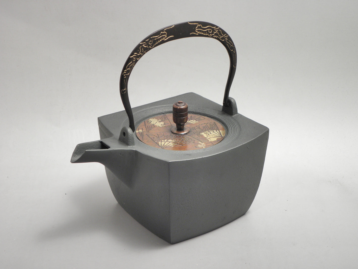 小鉄瓶　四方 D-1扇面 弦 黒龍（赤龍）