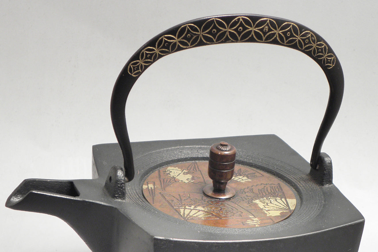 小鉄瓶 四方 D-1扇面 弦 黒七宝 (赤七宝）