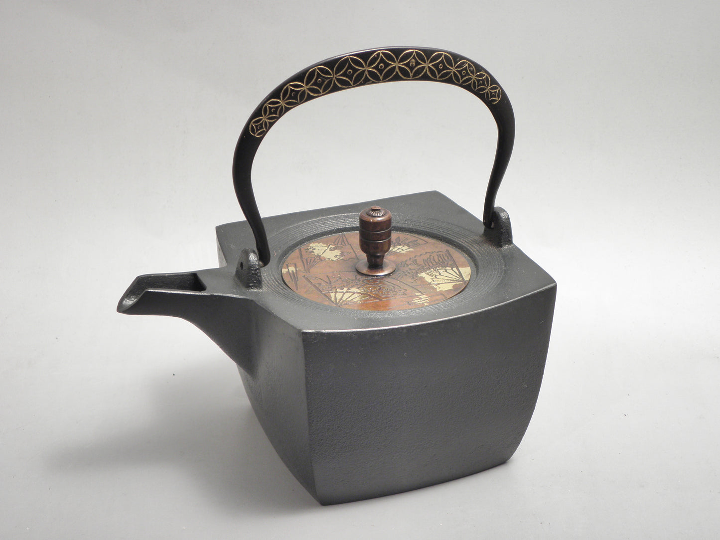 小鉄瓶 四方 D-1扇面 弦 黒七宝 (赤七宝）