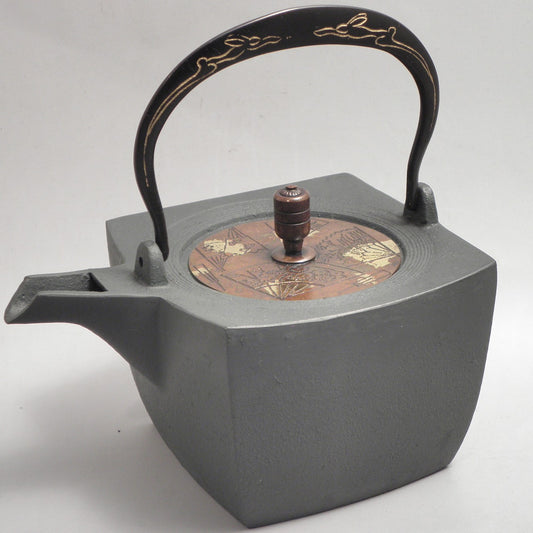 小鉄瓶　四方 D-1扇面 弦 黒兎(赤兎)