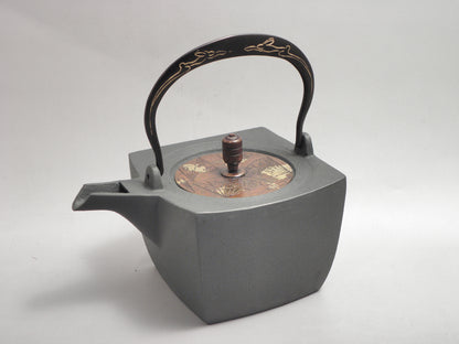 小鉄瓶　四方 D-1扇面 弦 黒兎(赤兎)