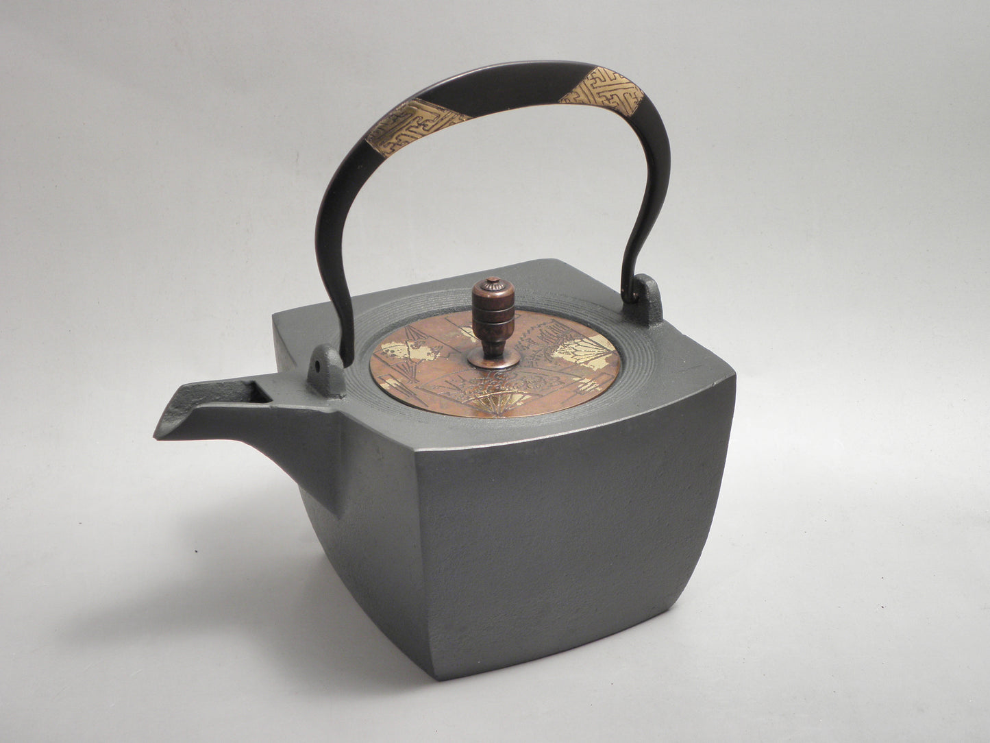 小鉄瓶　四方 D-1扇面 弦 黒紗綾（赤紗綾)